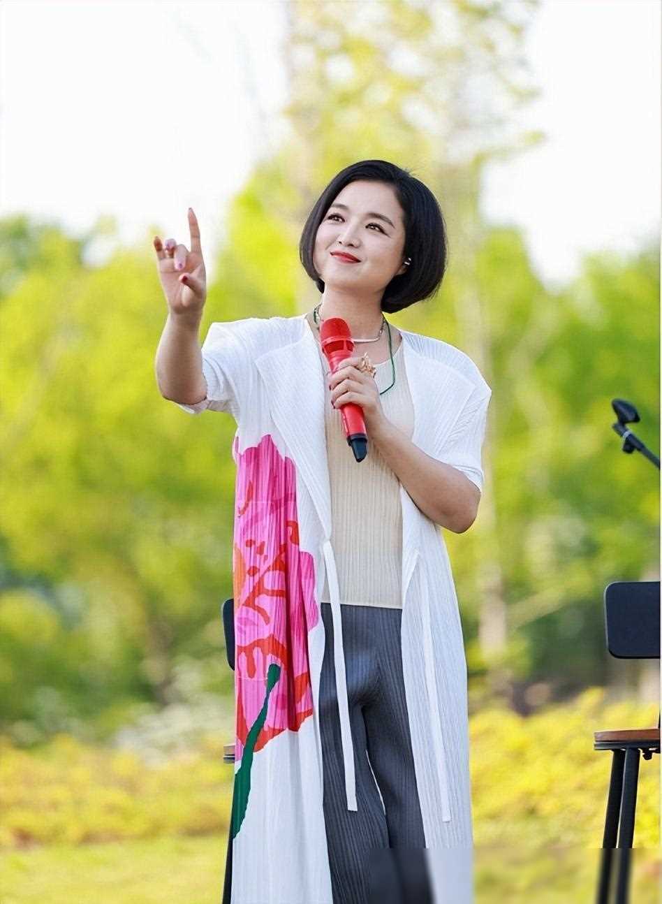 白雪夫妇助阵王凯直播,江苏仪征草坪音乐会引关注