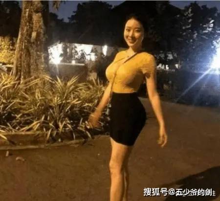 蒋聘婷原本是一名普通模特,过着平凡的生活.