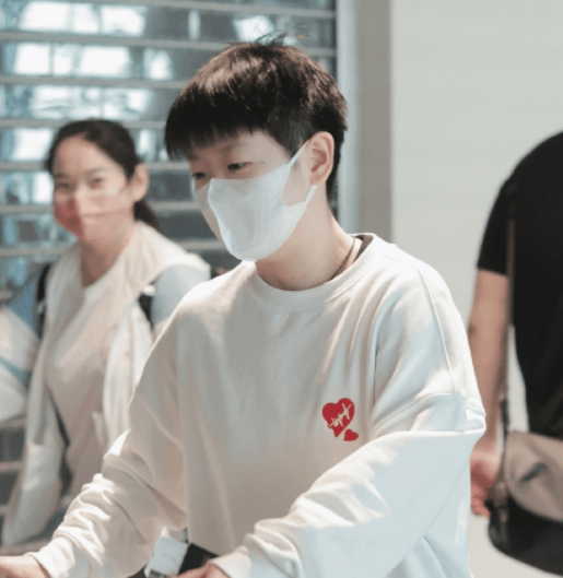 陈梦打扮真酷收鲜花_王曼昱_国乒_巴黎奥运会