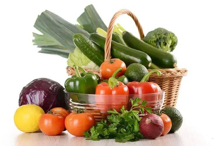 60岁大妈每天饭后一颗西红柿,坚持一年,体检指标令医生直呼神奇