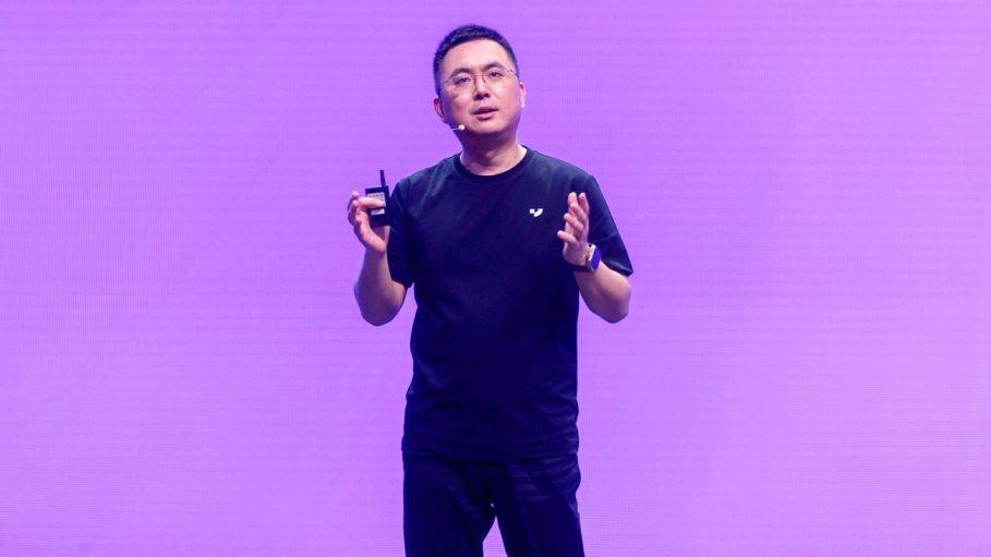 “极越智美 越来越AI”极越汽车机器人全新阵容亮相北京车展