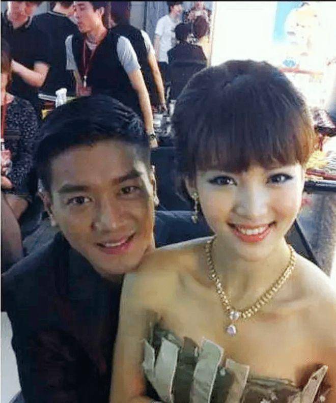 他出身贫困凭帅脸进tvb,一度潦倒靠面包过活,娶千金生