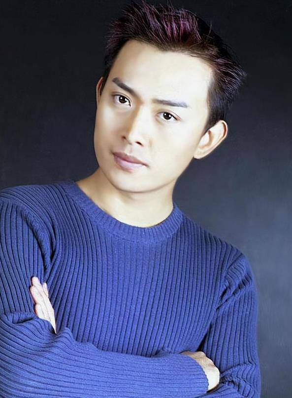 黄海冰:和前妻有缘无分,二婚娶小12岁娇妻后,儿女双全无遗憾