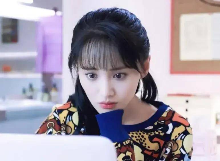 郑爽为拿绿卡受尽苦头,粉丝不远千里前来救援,不料却被拉黑拒见