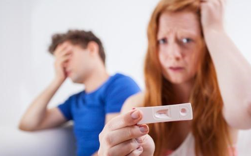 女性宫外孕的出现可能与丈夫的两个坏习惯有关。早期了解应尽量避免_妇女_携带_胎儿。