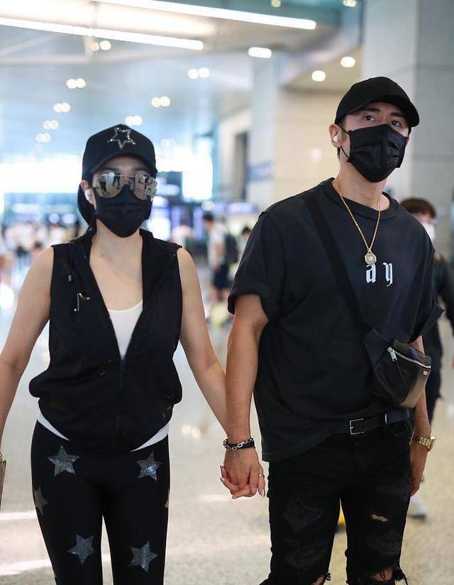 钟丽缇漂亮成功,弹力裤加马甲,年轻了十一岁,感觉和老公一样大