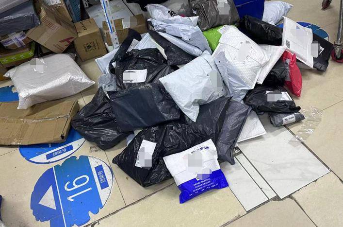 "没有一个老板是光靠收件赚钱的",阿卓说道,他的驿站平均每天收件500