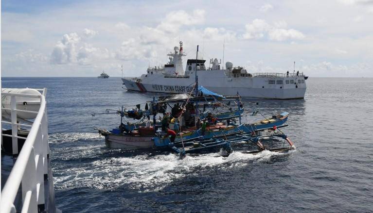 菲律宾将派出上百条船,黄岩岛或遭合围,马科斯逐渐"得