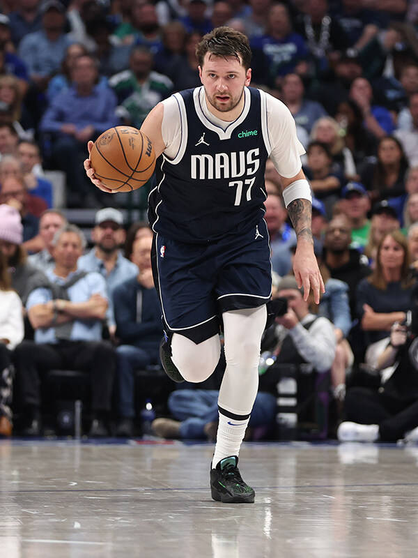 差点31分超级大逆转!欧文空砍40分7板5助,东契奇29分10板10助