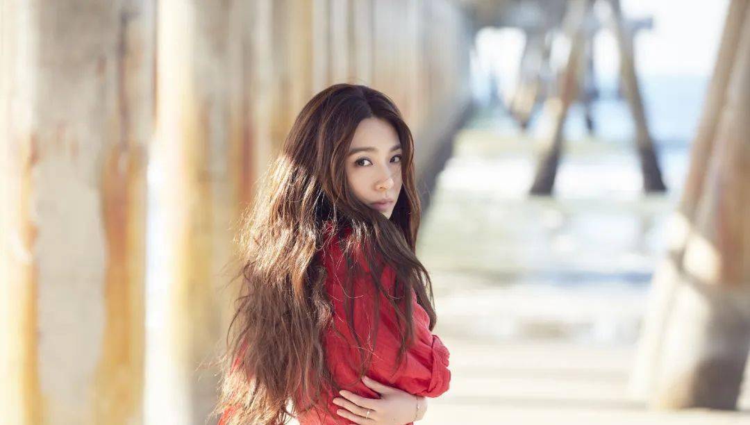 田馥甄违约黑内地?孙俪打压邓超?何炅遭背叛?林允养小