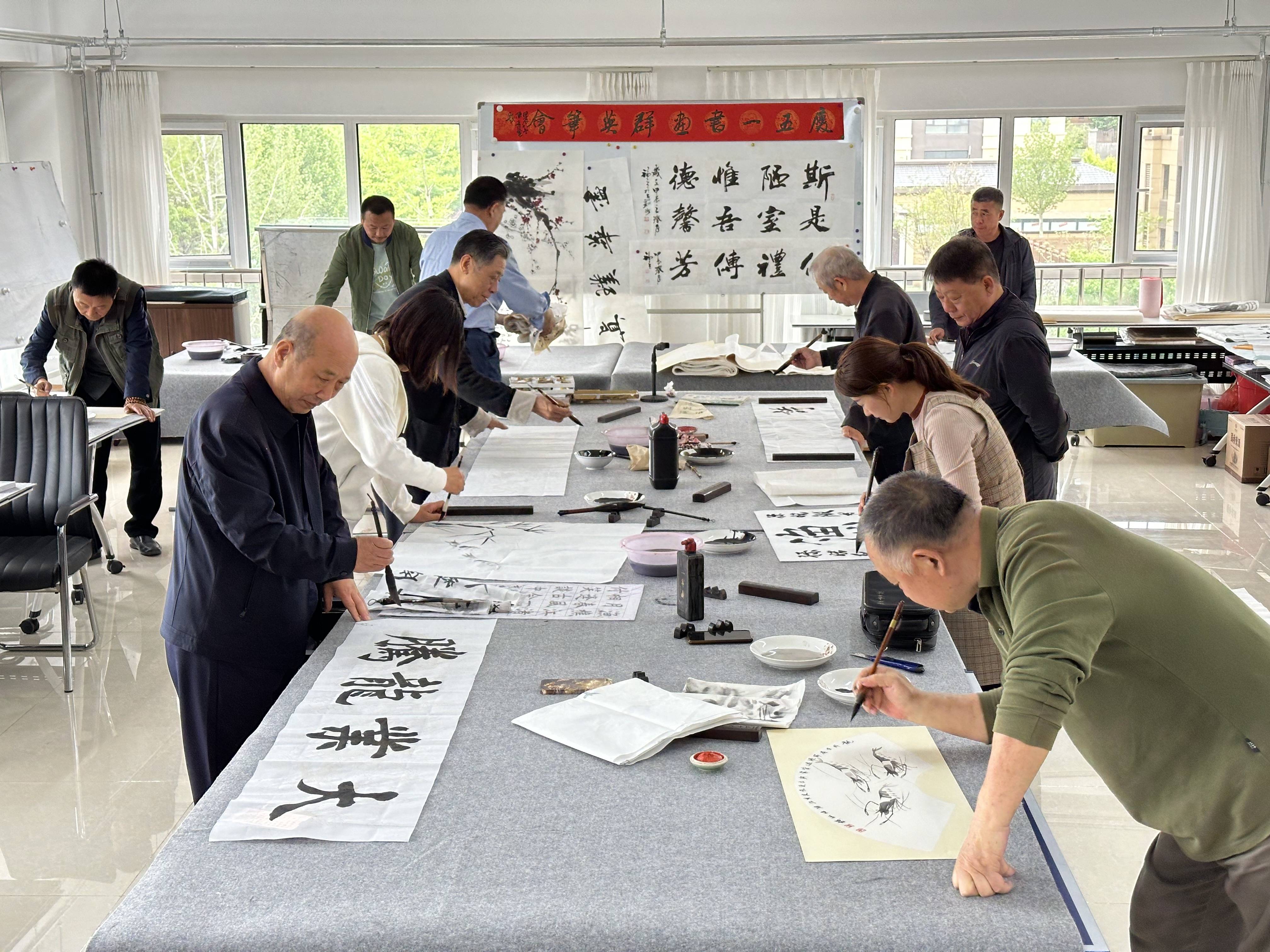 天津市诗词协会天津市散文研究会,蓟州区音乐家协会会员,蓟州区作家