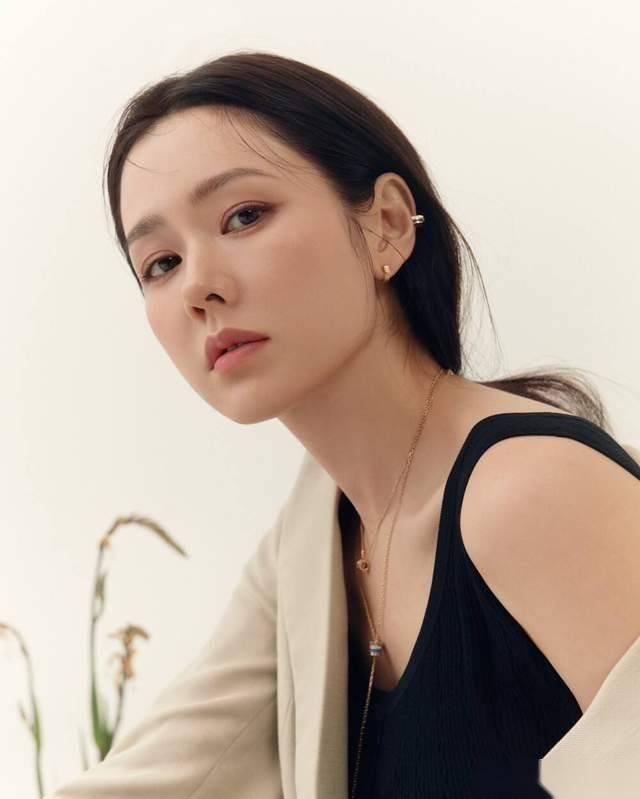 韩国女神孙艺珍,41岁仍保持弹性十足的身材,这谁顶得住!