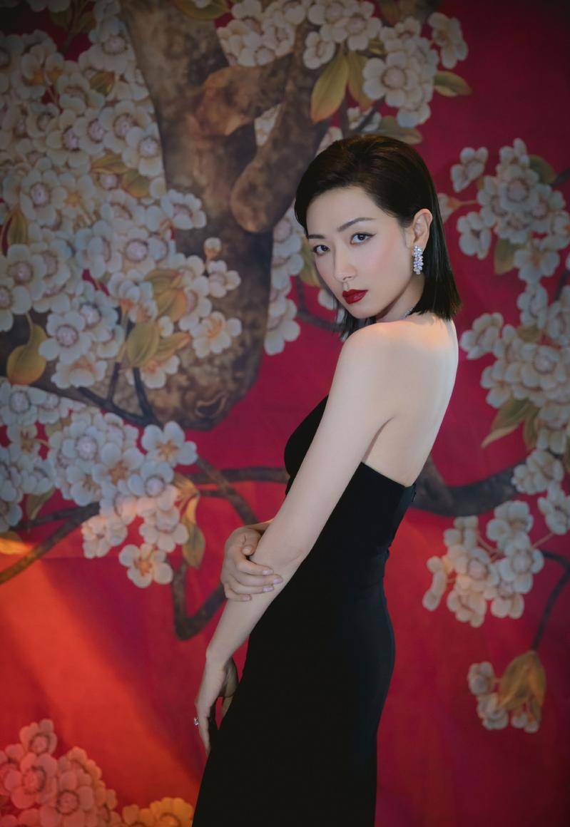 万茜这个腹部,哪能看出来是已经生过孩子?表示:真的