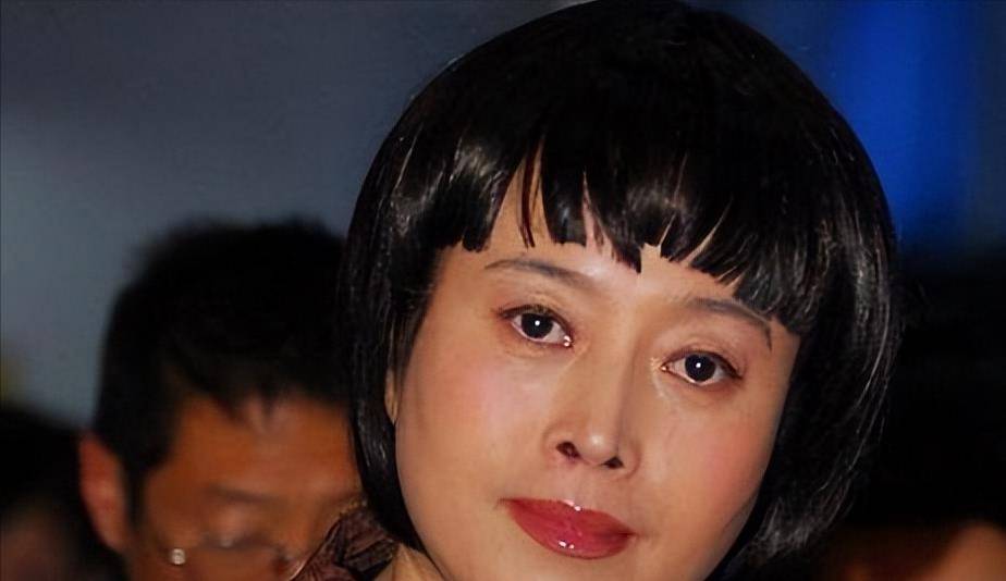 丁嘉丽:为孙红雷向导演下跪,两段婚姻伤人伤己,如今信佛养老