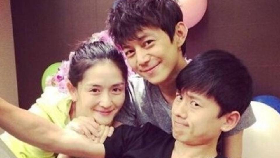 张杰谢娜发文为何炅庆生,高调表白超甜蜜,亲如家人惹人羡