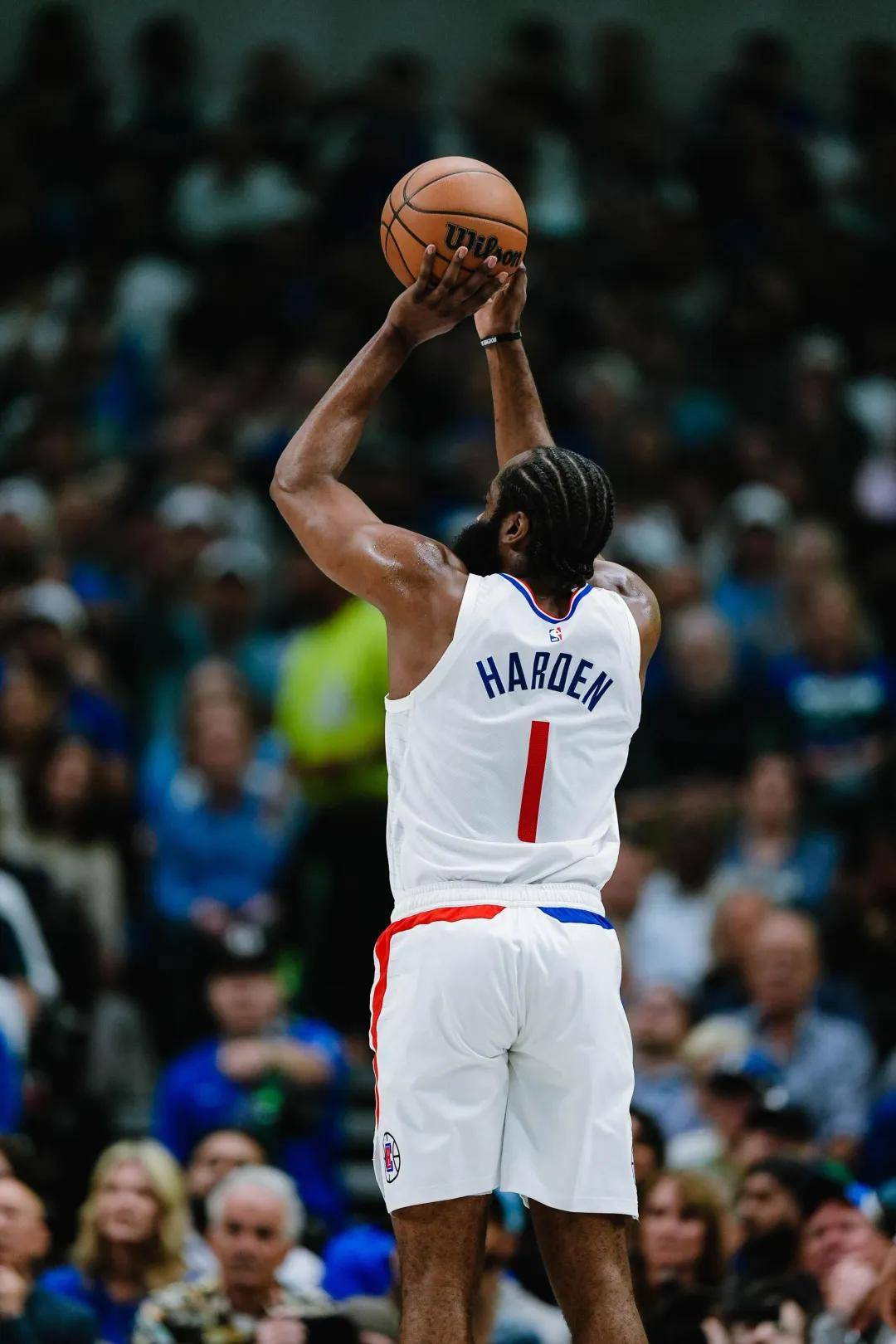 哈登天王山战出战39分钟投篮21中5三分11中019分3篮板4助攻2抢断在nba