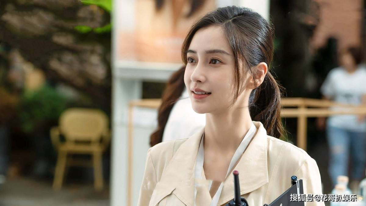 杨颖在云南普洱被偶遇，表面为冯德伦宣传新剧，实则自己出尽风头