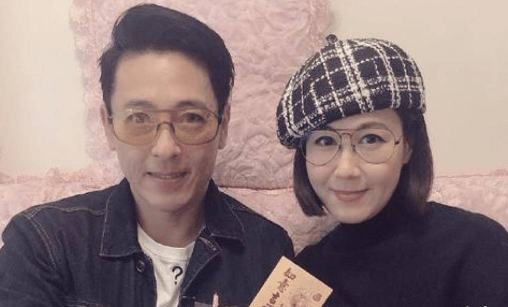 除此之外,吕颂贤和麦景婷选择了丁克生活,也就是婚后不生小孩.