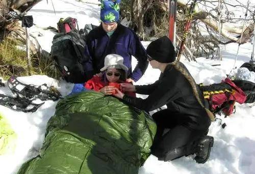 2014年,美国雪地灌木丛中一具赤裸女尸,究竟是何死因?