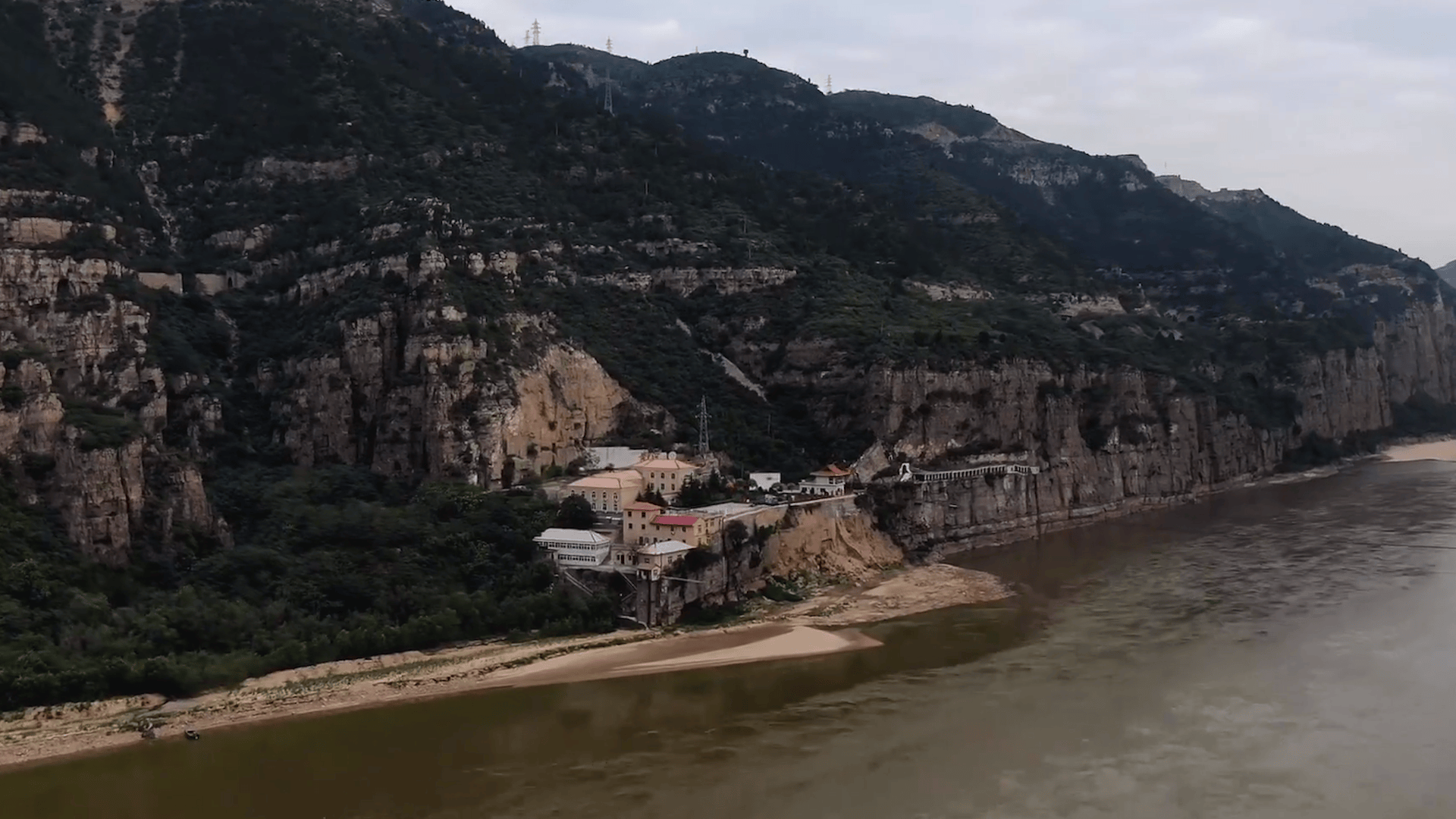 三峡大坝截流25年,泥沙淤积20亿吨,会变成下一个三门峡吗?