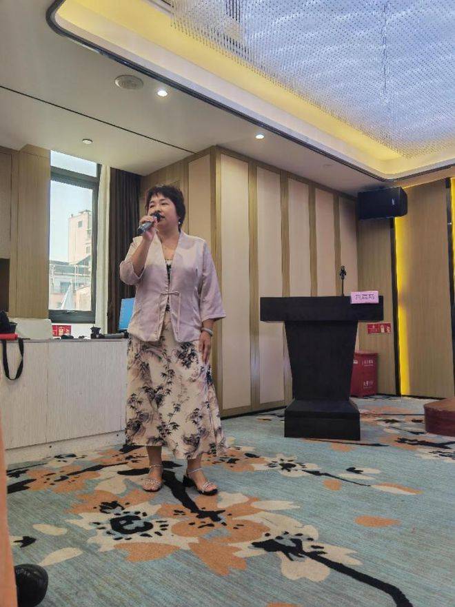 紧接着,项目负责人田雪琴详细介绍了研修项目的安排和课程内容.