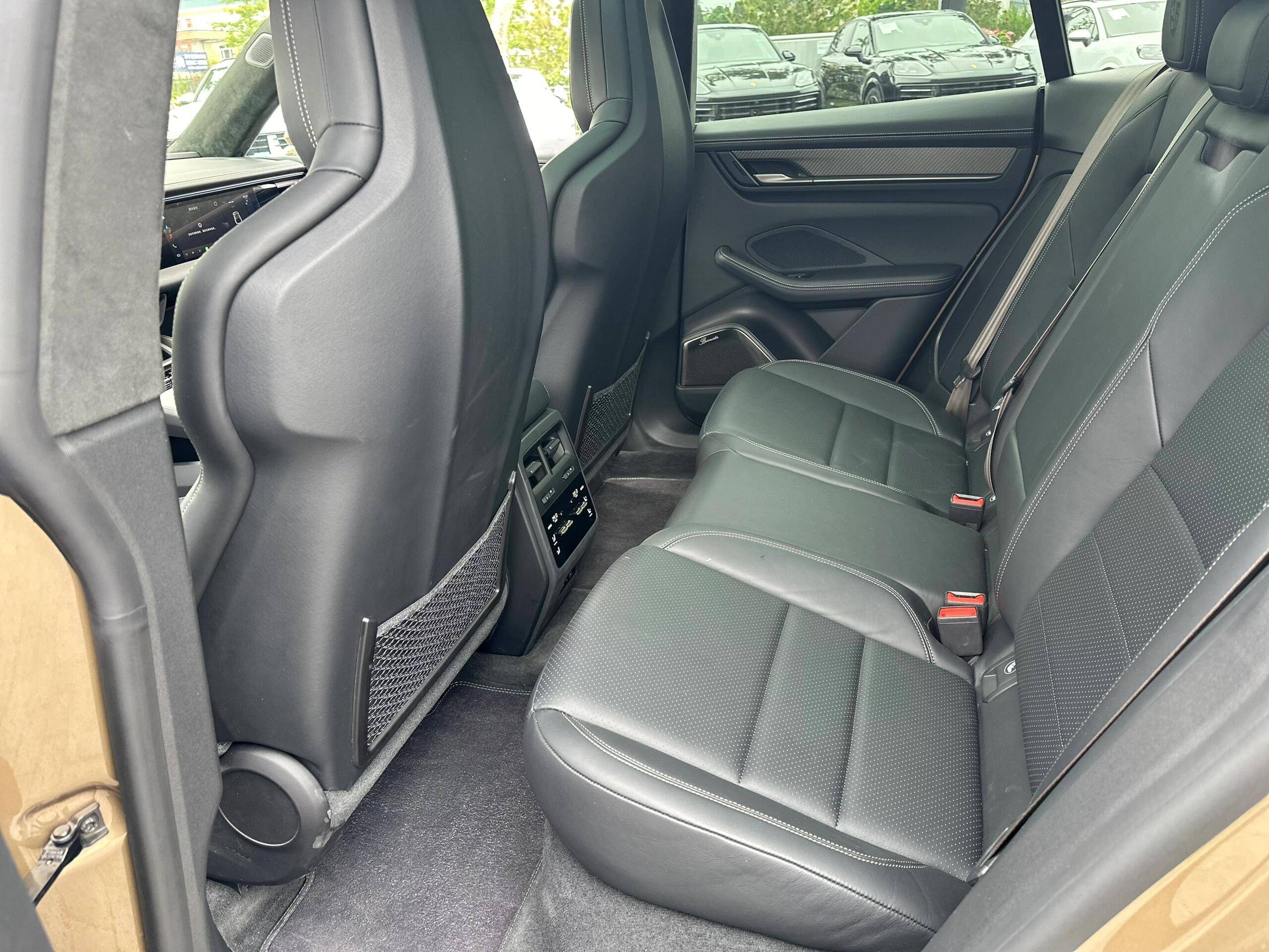 保时捷纯电macan实车到店,无框车门 电动尾翼,配639马力 800v