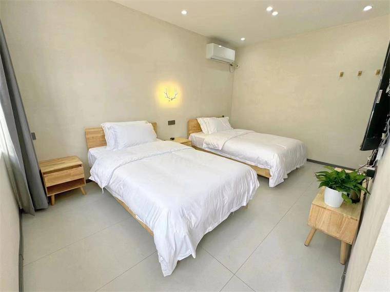 天津蓟县九山顶东篱雅舍民宿,5间房能住12人,整院400平2800起包3餐!