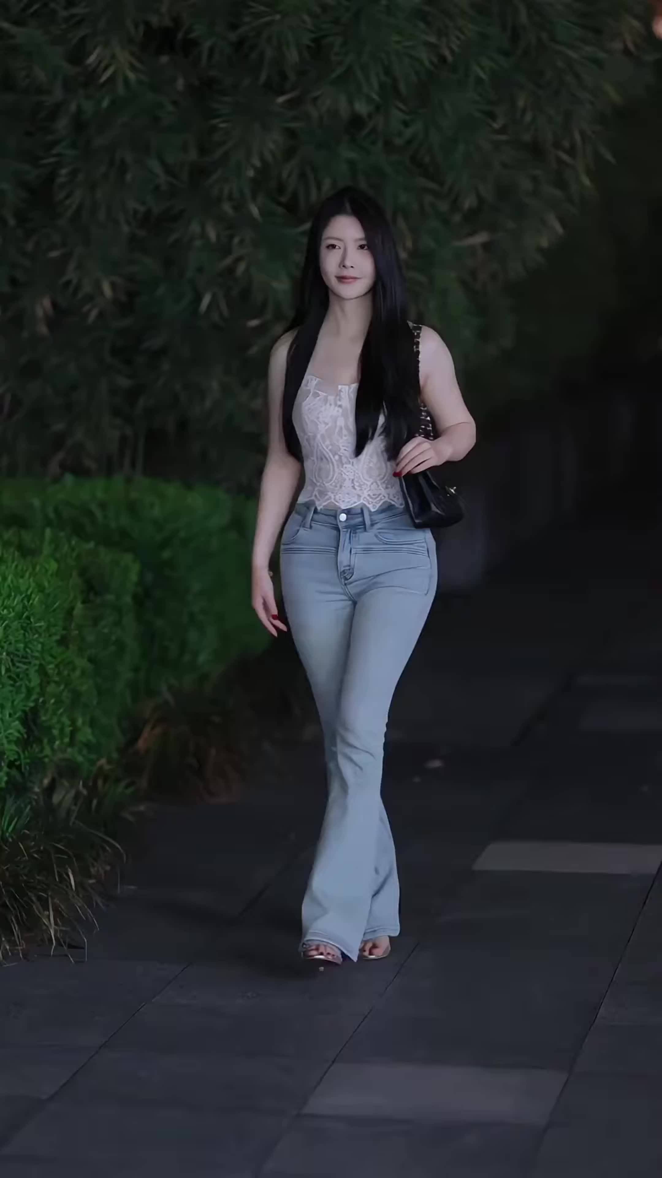 牛仔裤美女好身材