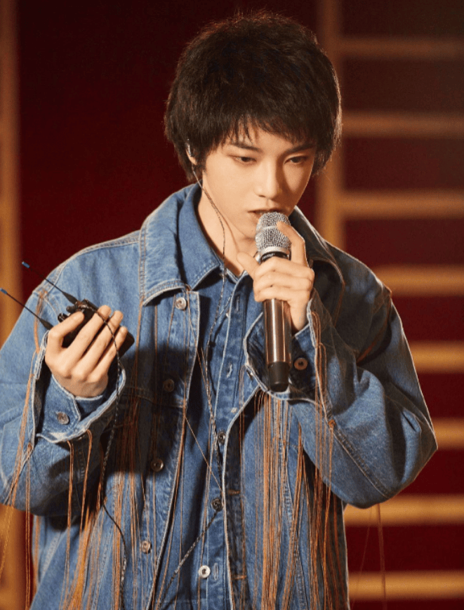 娱乐圈的"歪风邪气",被自封为神的华晨宇展现的淋漓尽致!