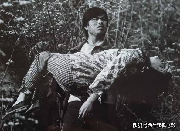 6,雾宅这部影片成功营造出独特的恐怖氛围,阴森,诡异,让人几次不敢