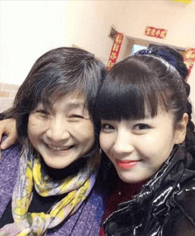 刘涛谈郑佩佩近况:身体不太好,需要人搀扶