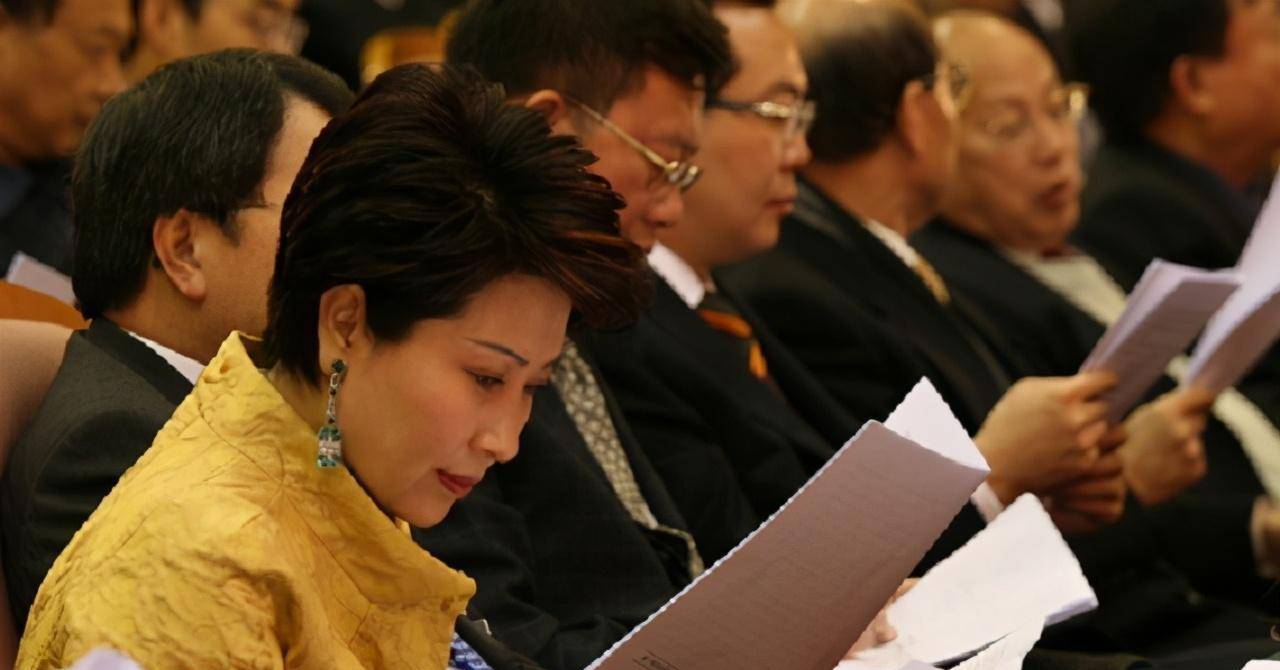 郑翔玲:自带特异功能,被特招入伍,退伍转战商场坐拥400多亿_谢炳_陕西