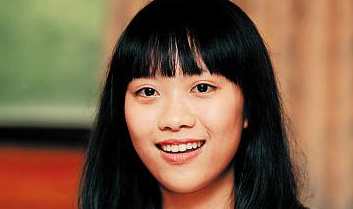 最终以696分的高分进入了北京大学的生命科学学院,她不仅仅是一个学霸