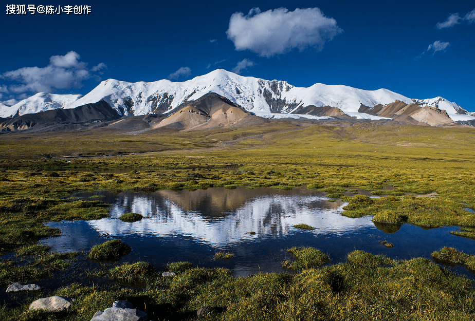阿尼玛卿山,冰川雪山,云雾缭绕,一座神秘而壮丽的雪山.