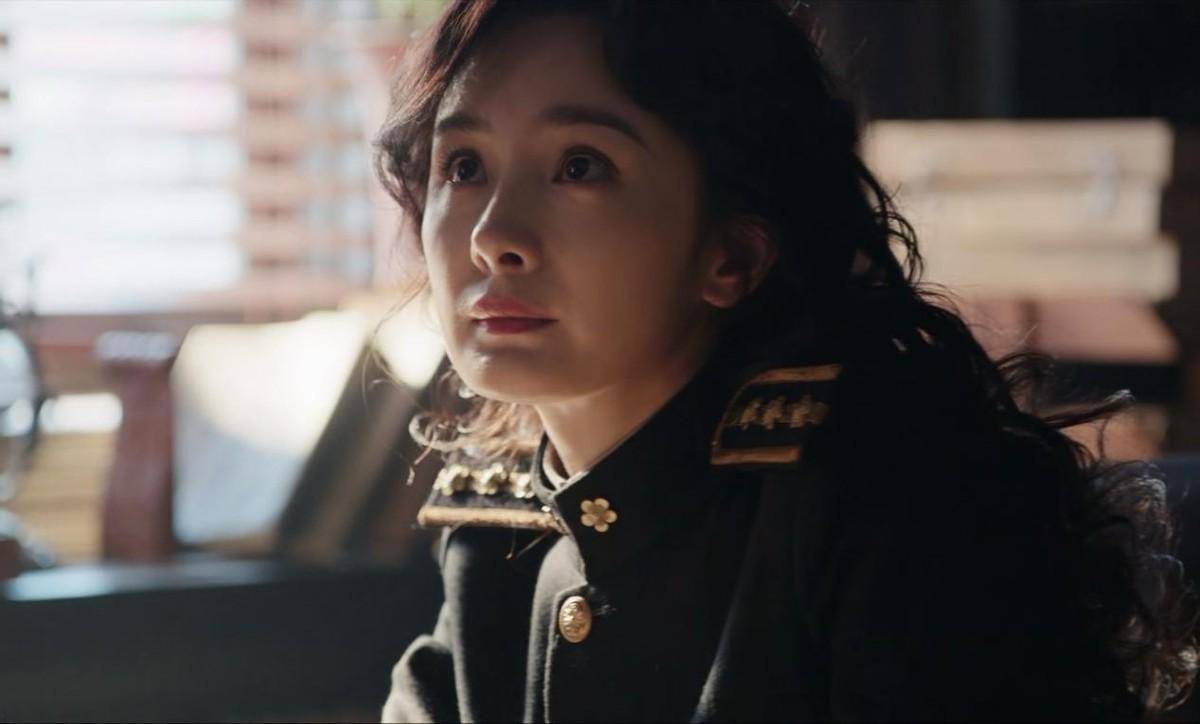 收手吧杨幂,没完没了的"秀身材",再性感观众也会腻_女特务_照片_电视