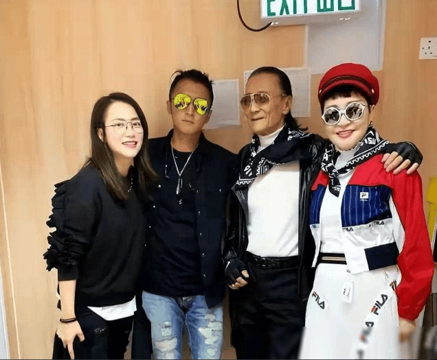 谢霆锋瞒不住了,霍汶希晒女儿正脸照,生父是谁一目了然,亲爸还是干爹