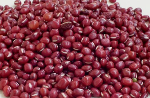 常吃红豆好处多多,想减肥的女人可常吃,可瘦身减肚腩!_身体_功效_肠道