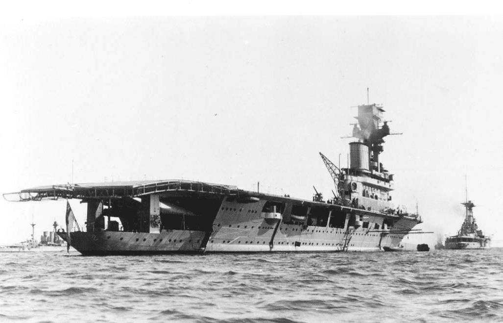 地中海舰队包括了一艘航空母舰,三艘战列舰,七艘巡洋舰,十七艘驱逐舰