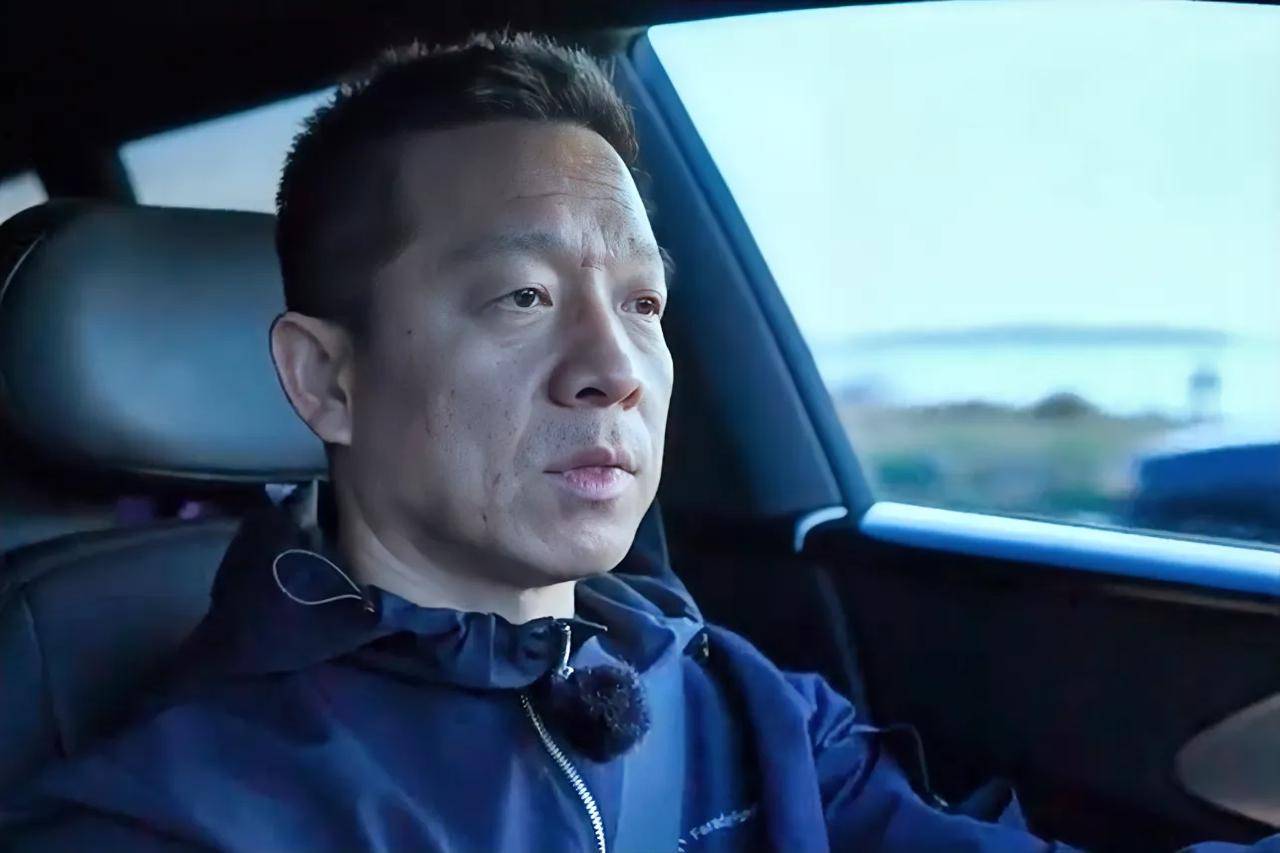 令人意想不到的是,乐视目前400多名员工,因为老板跑了,400多人不用996