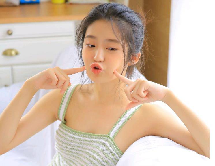 林青霞女儿终于长大,颜值如同母亲复制,网友:不枉费等这么多年_柴蔚