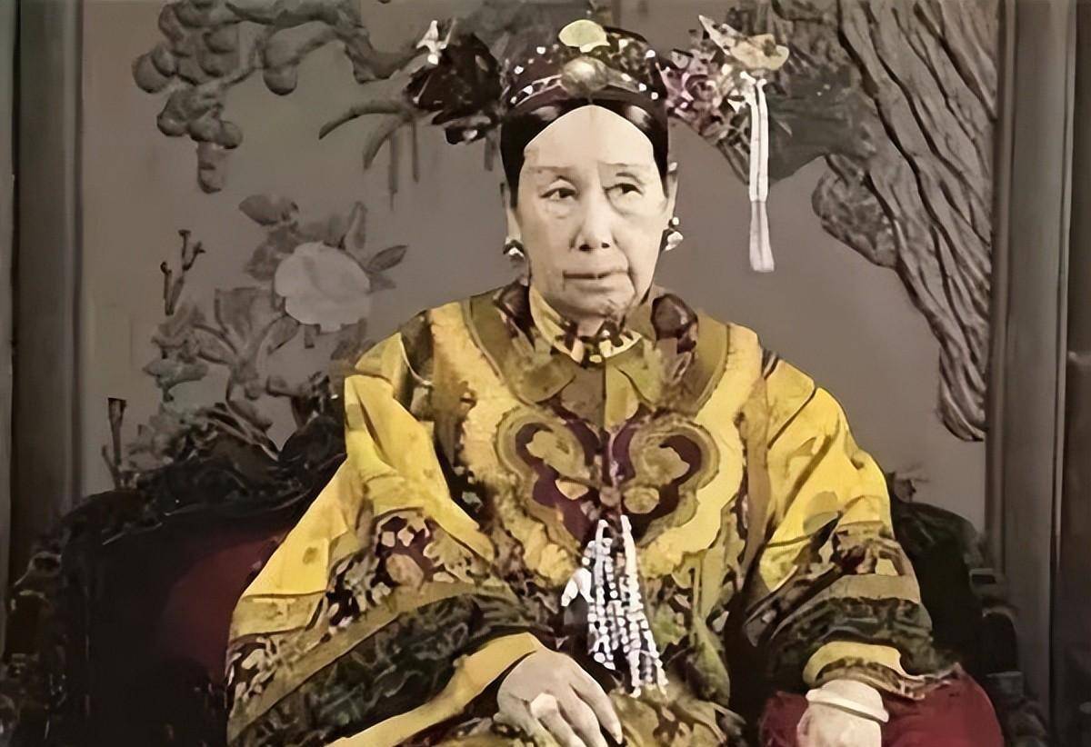 庄顺皇贵妃16岁入宫,比皇帝小41岁,孙子是光绪皇帝