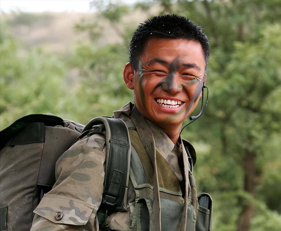 王宝强马蓉的儿子长大了,这长相一眼就能看出是谁亲儿子,太像了