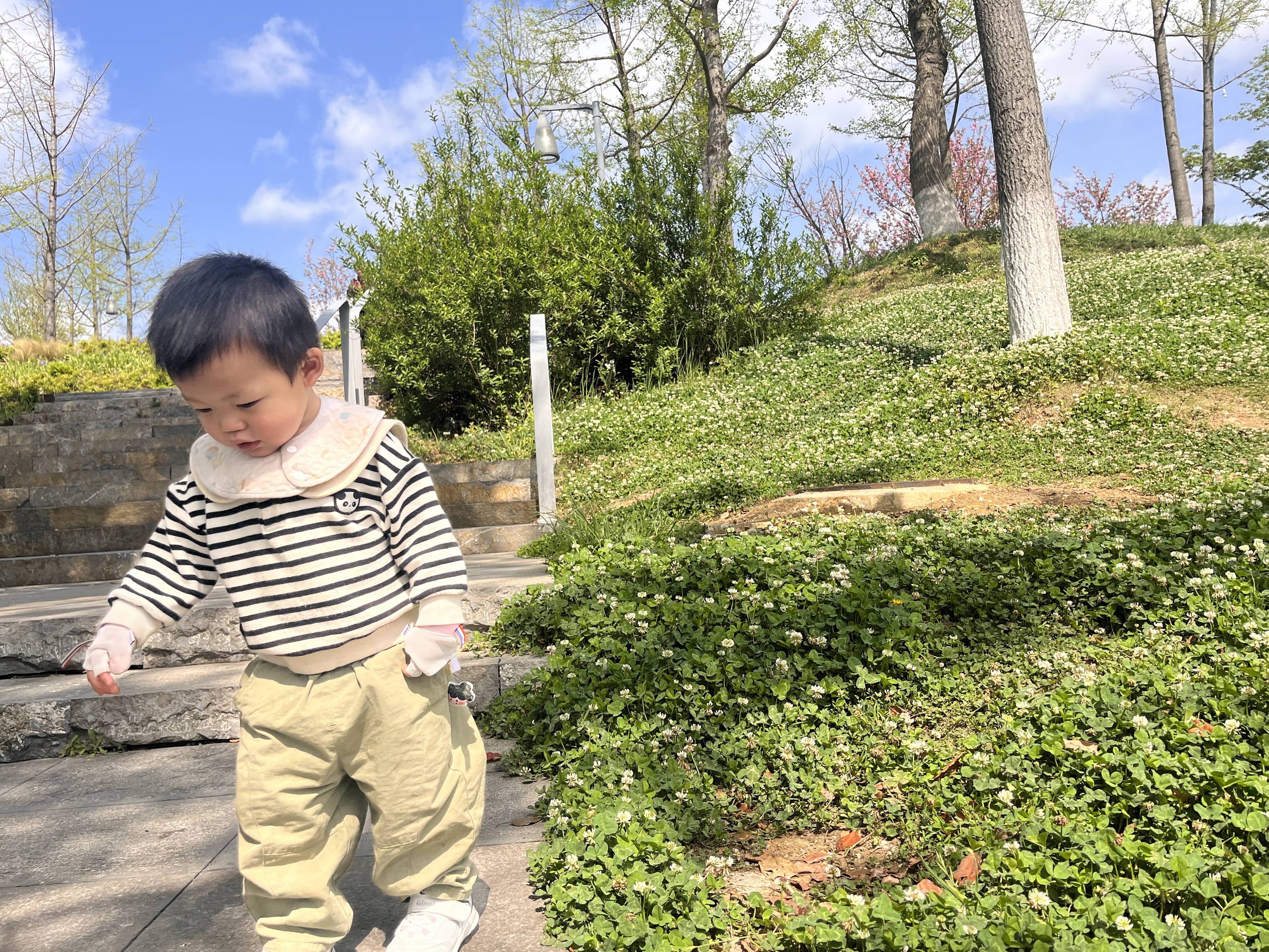 羡慕我崽，有个松弛感爸爸_孩子_父亲_成长