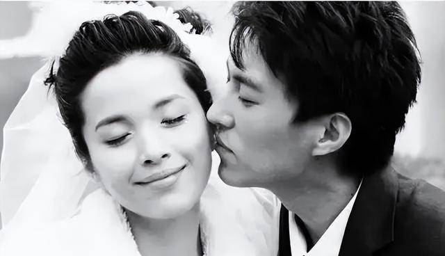 老干部靳东:与大9岁的江珊在一起5年,为何又转身娶了二婚的李佳