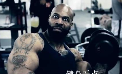 他不能容忍键盘侠对举铁的诋毁,尤其是不能容忍身上没有一丝肌肉的人