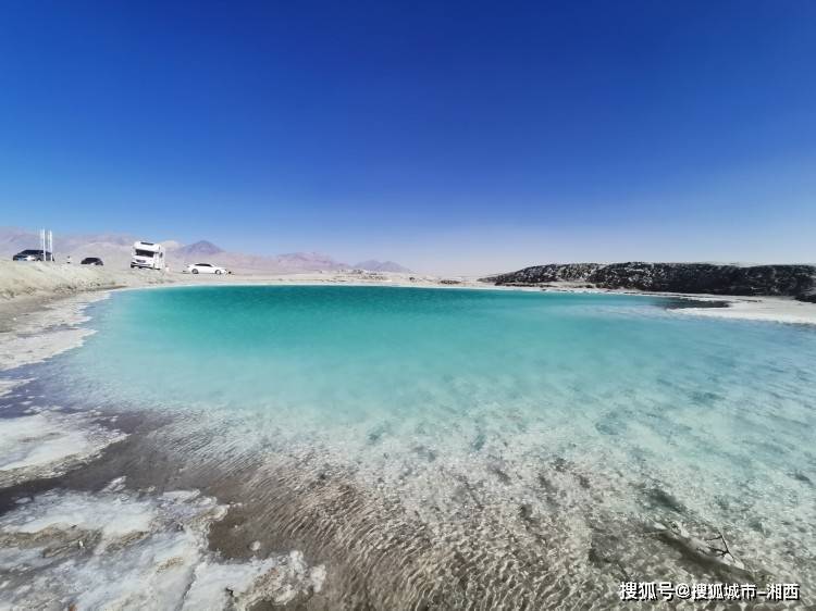 青海湖藏语意为考文布,意为青色的海