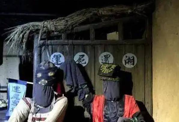 湖南一特殊职业:4人一队,要求必须长得丑,收入很高却很少成家