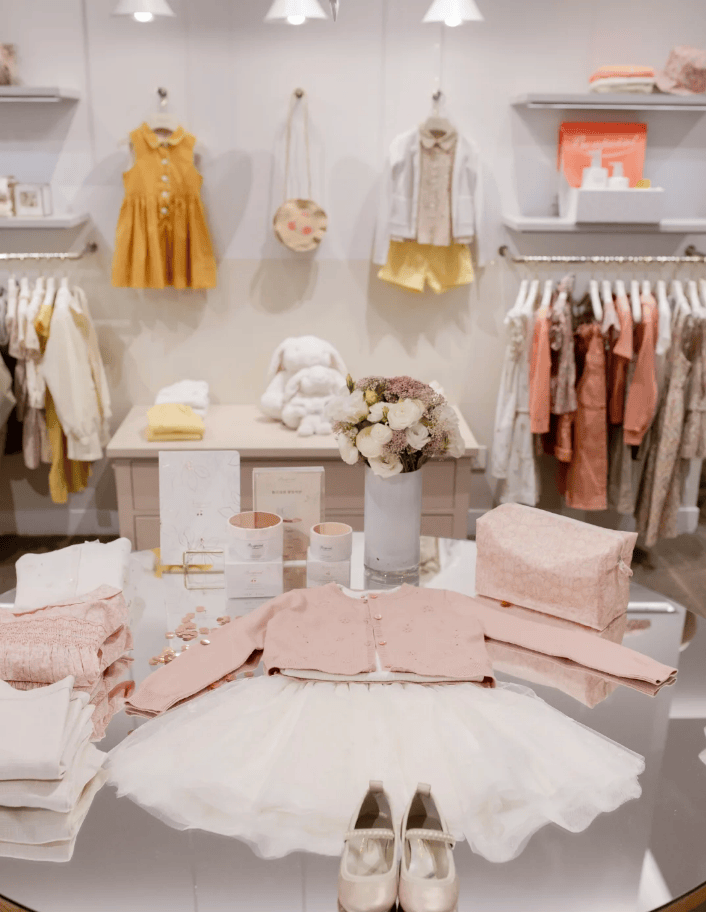 成都熠翊发服饰公司童装集合店走在时代潮流前沿,带你更上一层楼