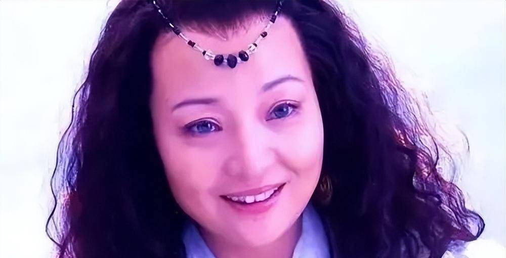 同样是演"金花婆婆",把陈紫函和阎青妤放一起,差距就出来了