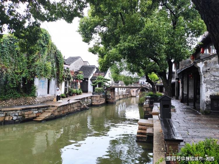 秋天杭州旅游行程安排,杭州四天三晚跟团旅游费用